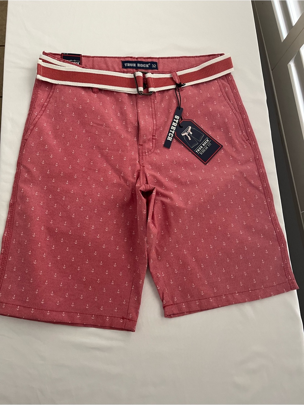 True Rock Men’s Red Anchor-Print shorts size 32